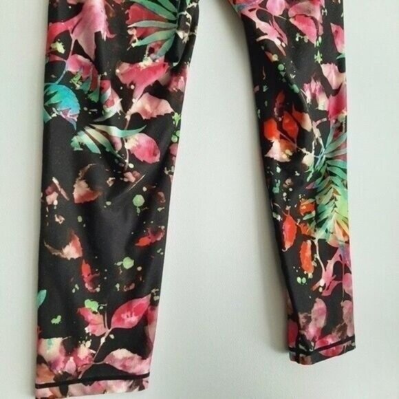 NANETTE LEPORE Splash Palm Smoothie Capri Gym / Workout Leggings Sz M Flawed - Picture 8 of 11